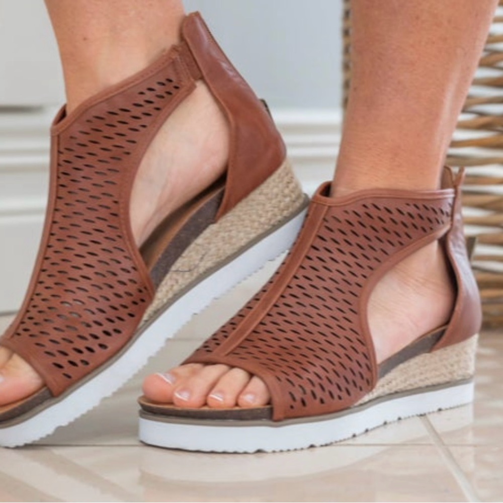 NWT! Corkys Sugar Momma Sandal Size 7 Cognac Color